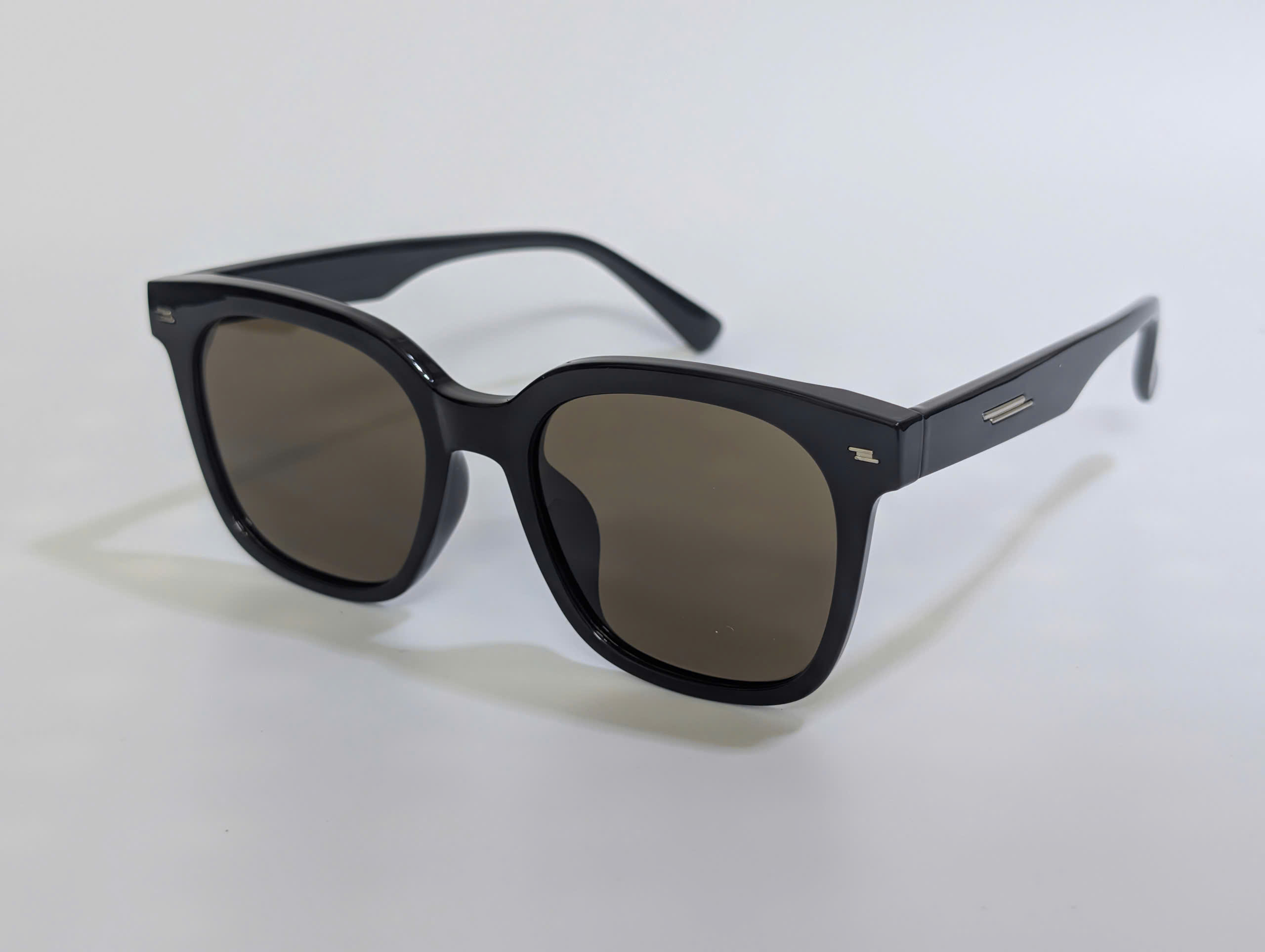 2054 đen tròng trà 2054 đen tròng trà