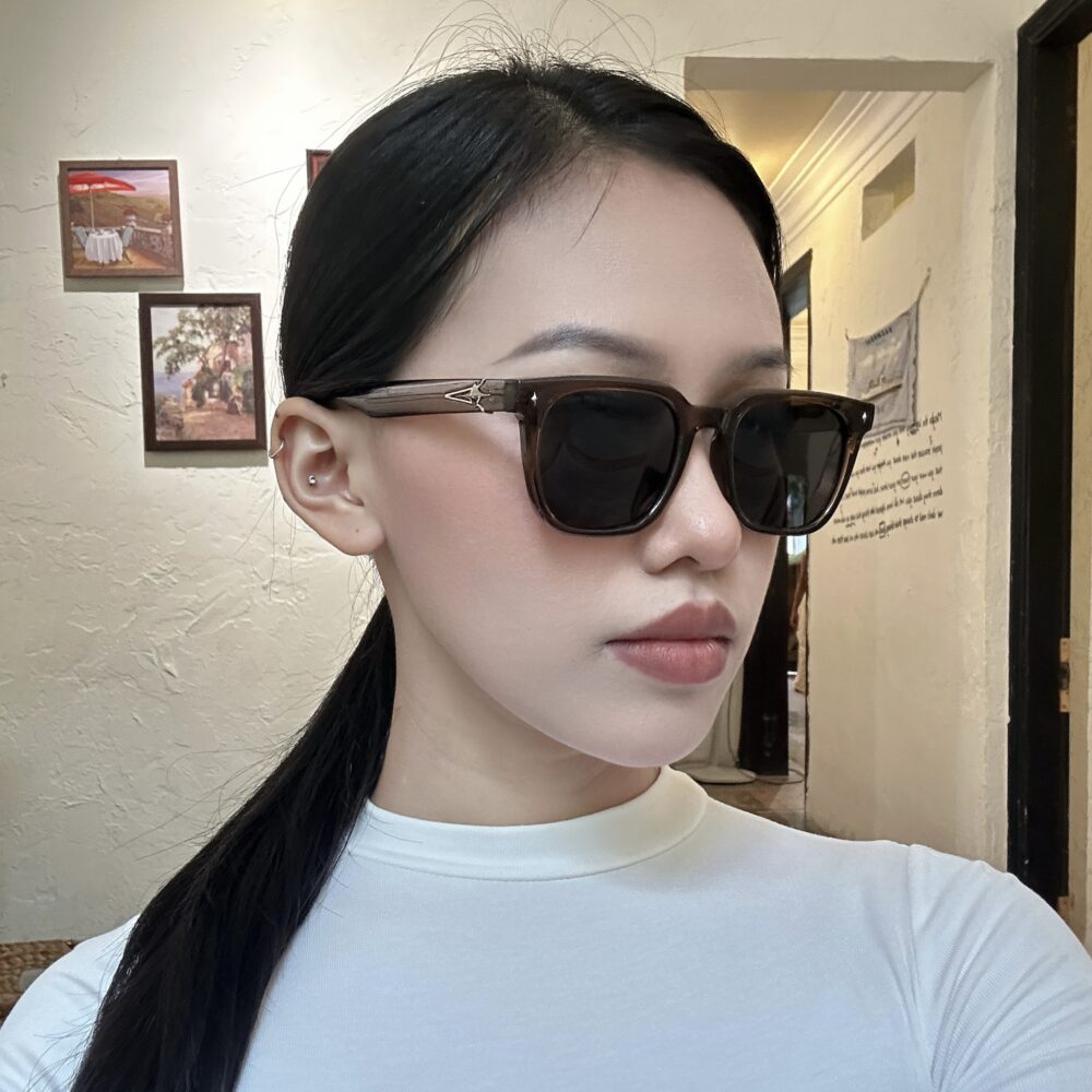 nguoi-mau-deo-mv02-vuong-nau-01-stelia